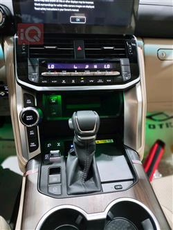 تۆیۆتا لاند کروزەر